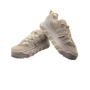 UGG Womens Captrail Low Beige Sneakers Size 8 Lightweight & Durable Design Lace-